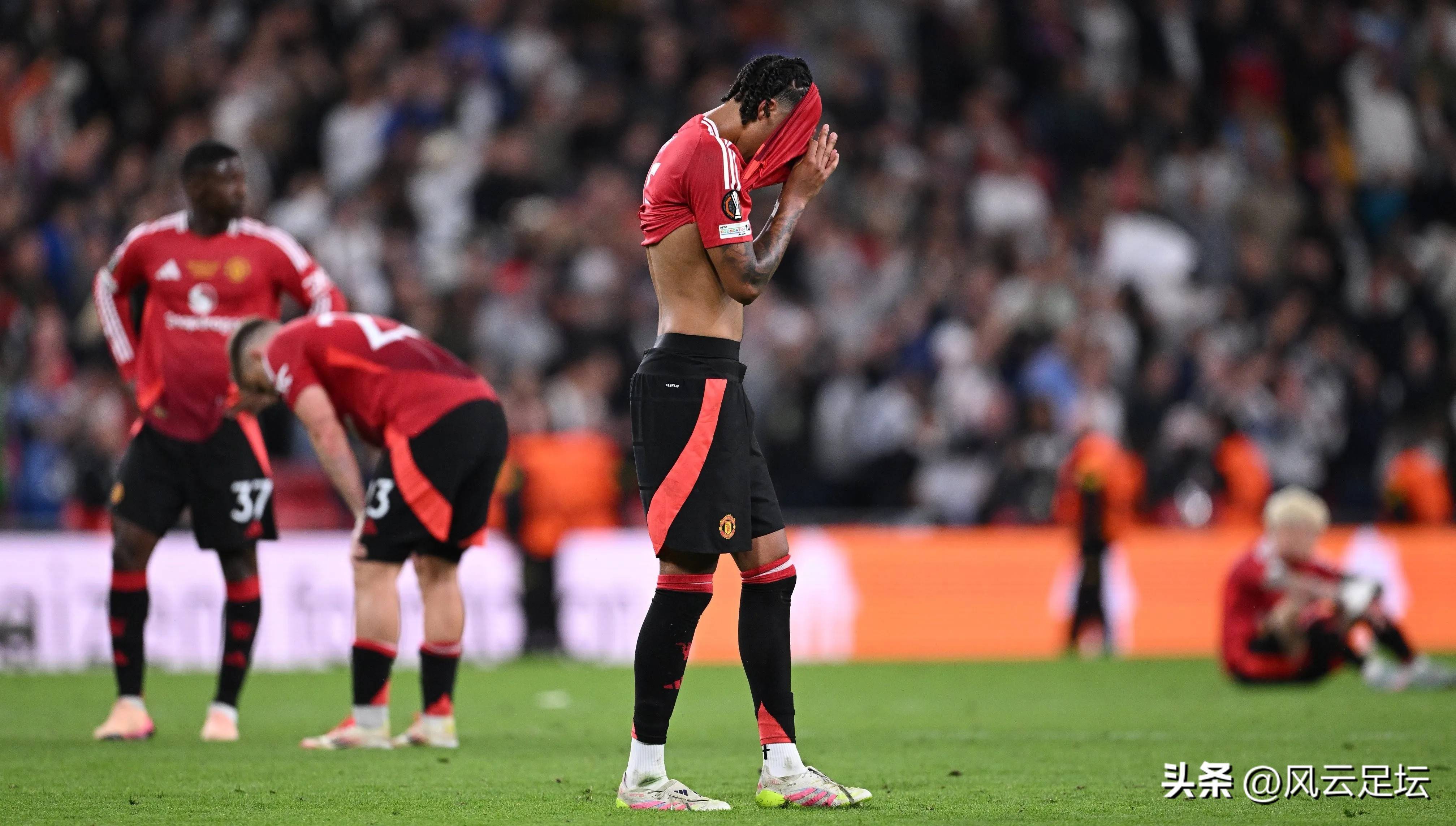 曼联遭遇不敌,客场输球状态欠佳 曼联遭遇不敌,客场输球状态欠佳