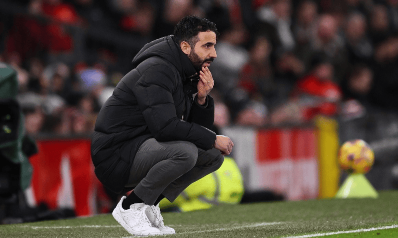 曼联遭遇不敌,客场输球状态欠佳 曼联遭遇不敌,客场输球状态欠佳