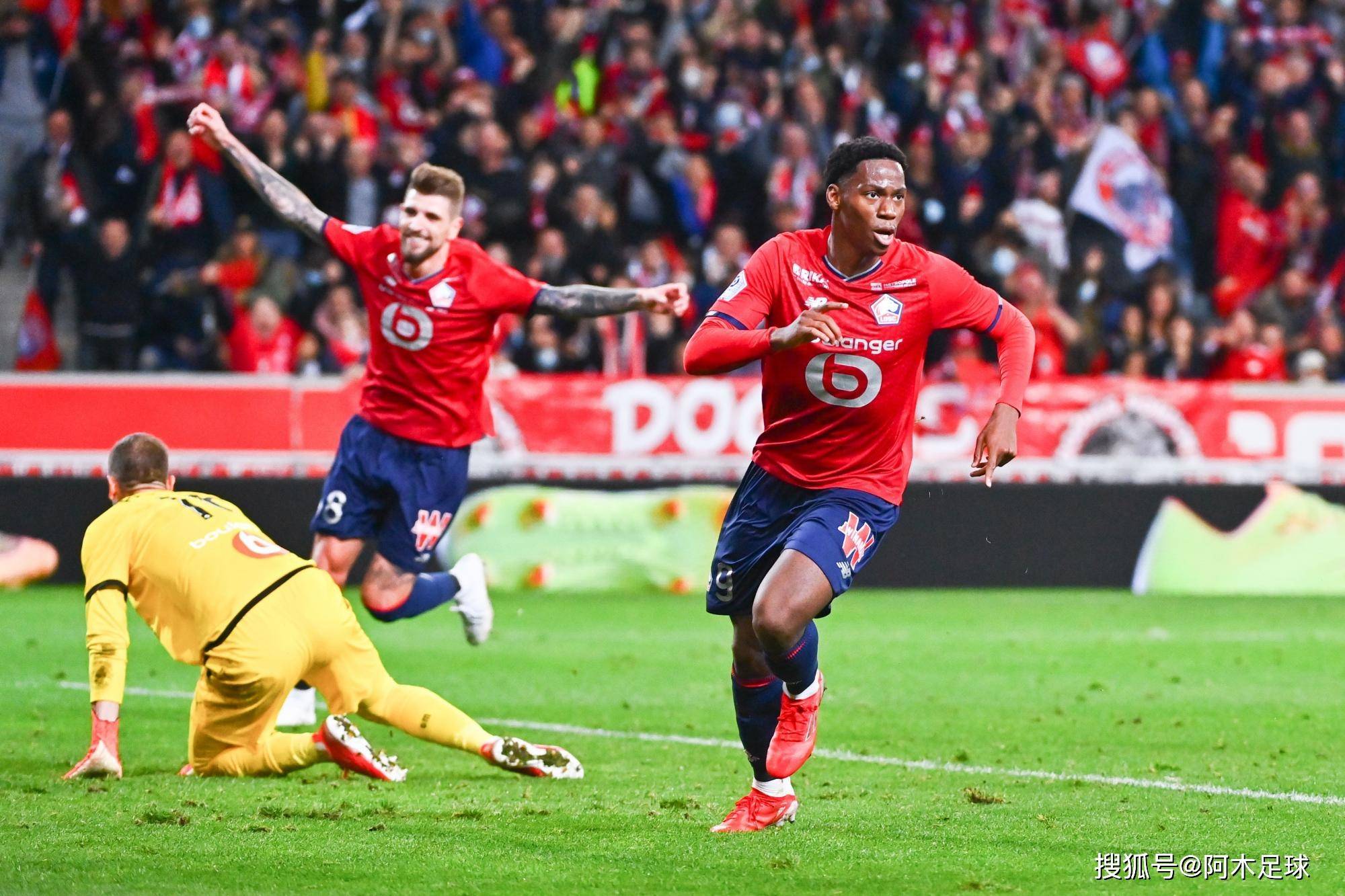 里尔俱乐部的后卫因紧急事务缺席比赛