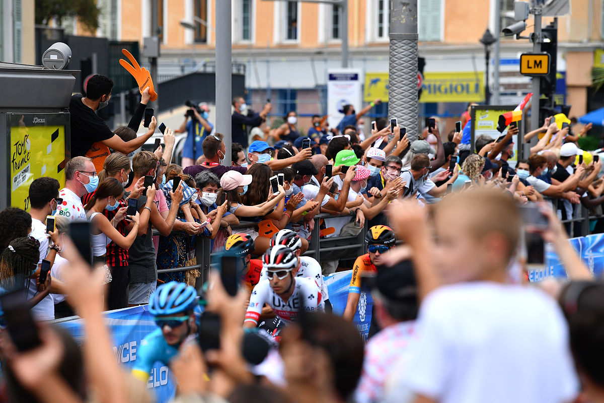 FBsports-欧洲足球联赛引爆球迷狂热讨论