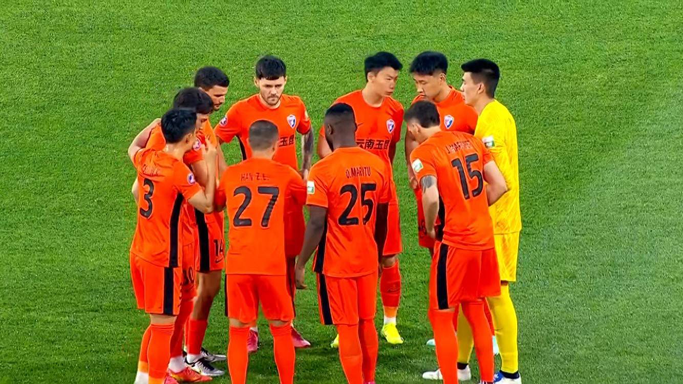 惊天大战!强队交锋赢得球迷掌声 惊天大战!强队交锋赢得球迷掌声