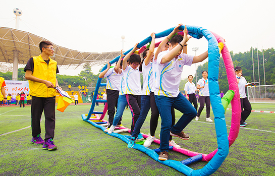 包含昆士公园巡游者获胜,继续向前的词条 包含昆士公园巡游者获胜,继续向前的词条