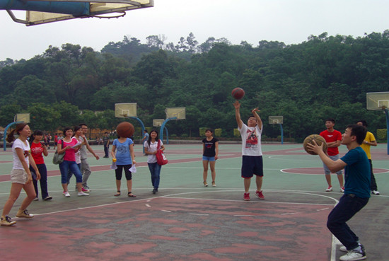 包含昆士公园巡游者获胜,继续向前的词条 包含昆士公园巡游者获胜,继续向前的词条