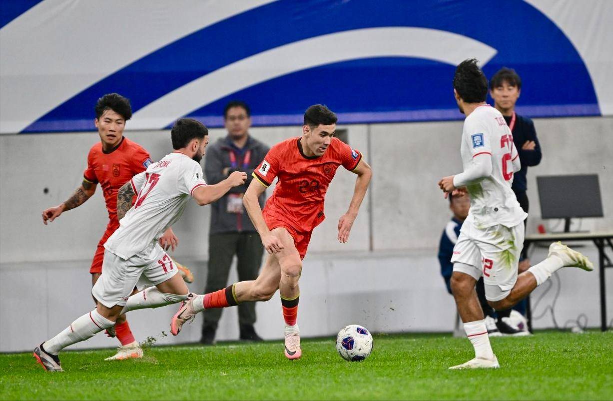 对抗激烈的球队比赛,每一分都不容放过 对抗激烈的球队比赛,每一分都不容放过