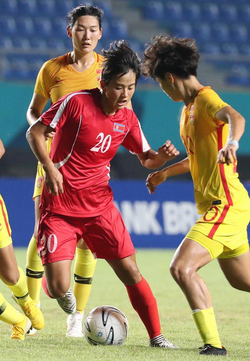 英勇无畏:女足比赛球员顶住压力的简单介绍 英勇无畏:女足比赛球员顶住压力的简单介绍