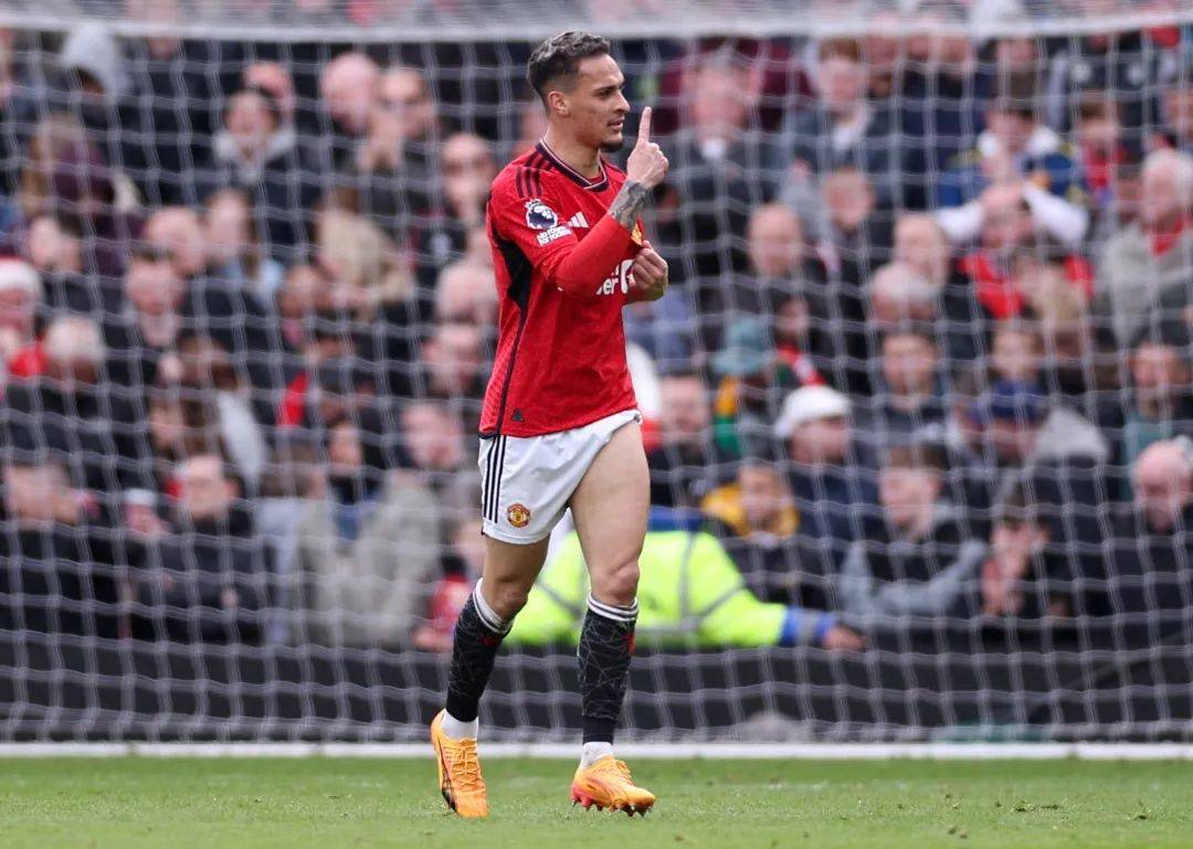 曼联在英超赛场上掌握领先优势 曼联在英超赛场上掌握领先优势