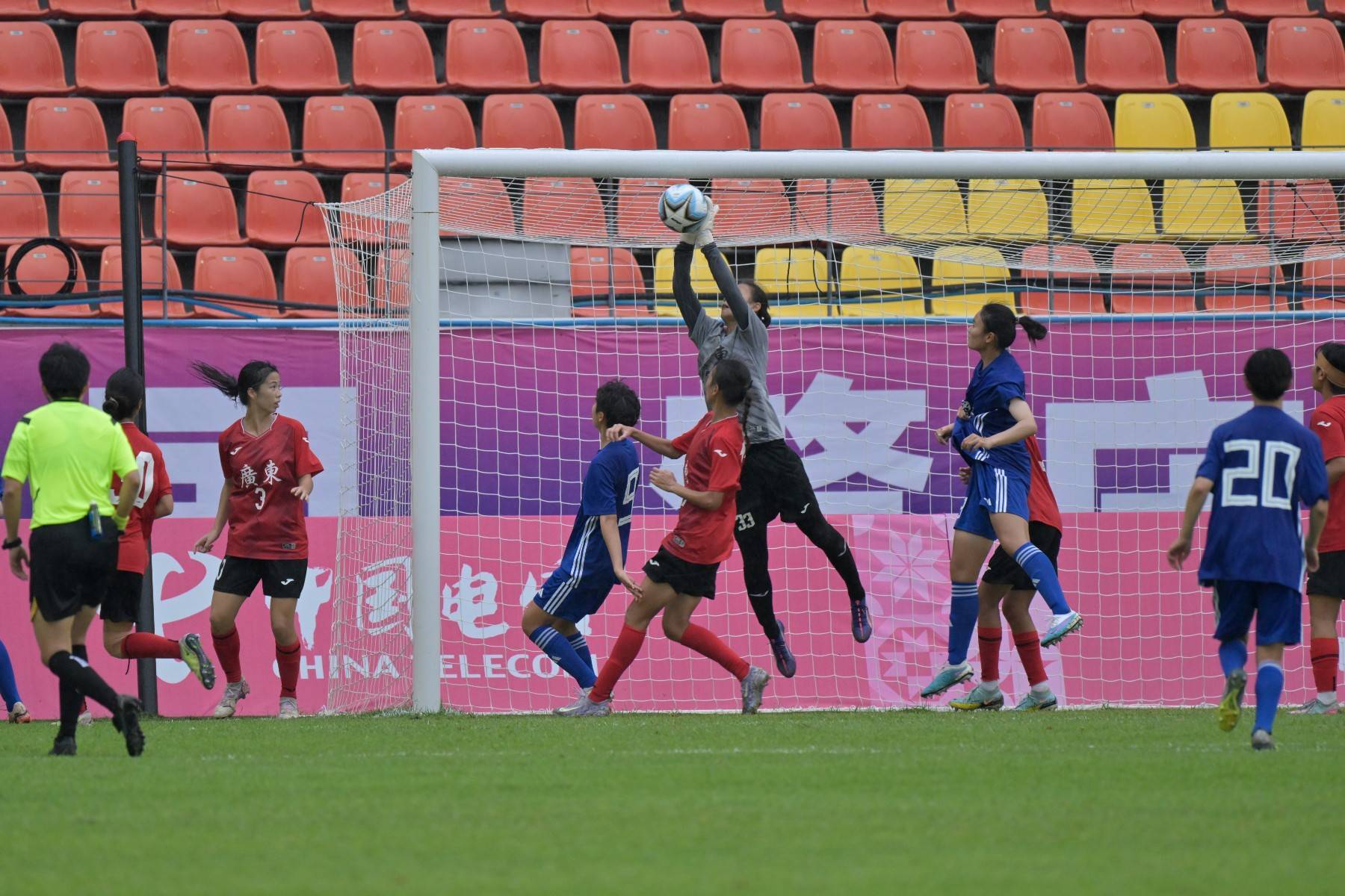 马来西亚女足疯狂发威,冲向八强赛 马来西亚女足疯狂发威,冲向八强赛