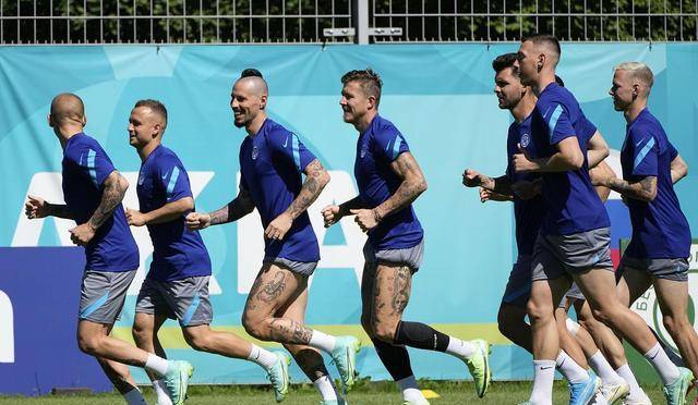 斯洛伐克客场战胜俄罗斯,欧锦赛希望重新燃起 斯洛伐克客场战胜俄罗斯,欧锦赛希望重新燃起