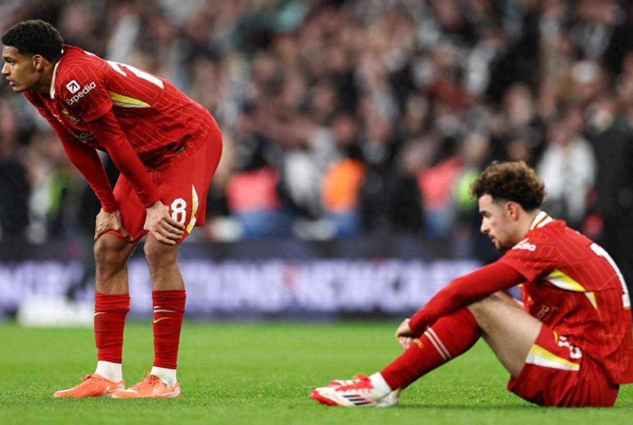 FB体育APP-利物浦失利不敌巴塞，陷入晋级危机