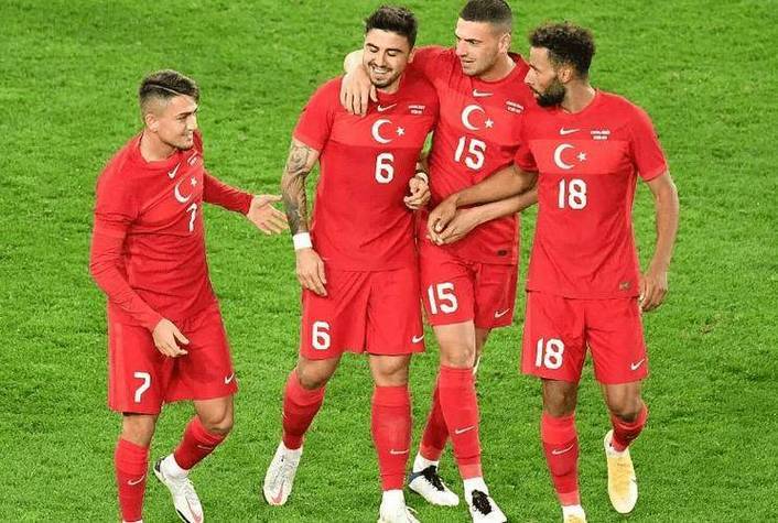 FB体育官方网站-两队实力均衡，比赛结果悬念重重