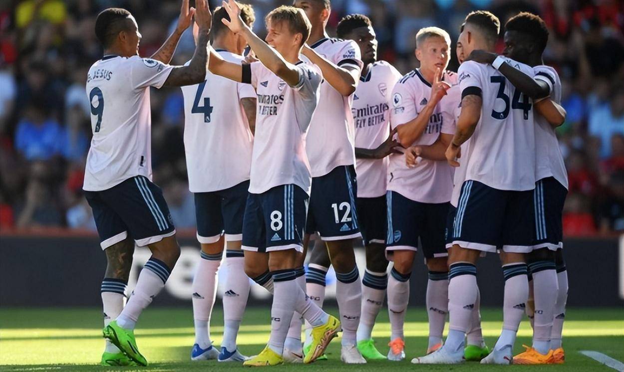 利物浦主场大胜富勒姆,领跑英超不可动摇 利物浦主场大胜富勒姆,领跑英超不可动摇