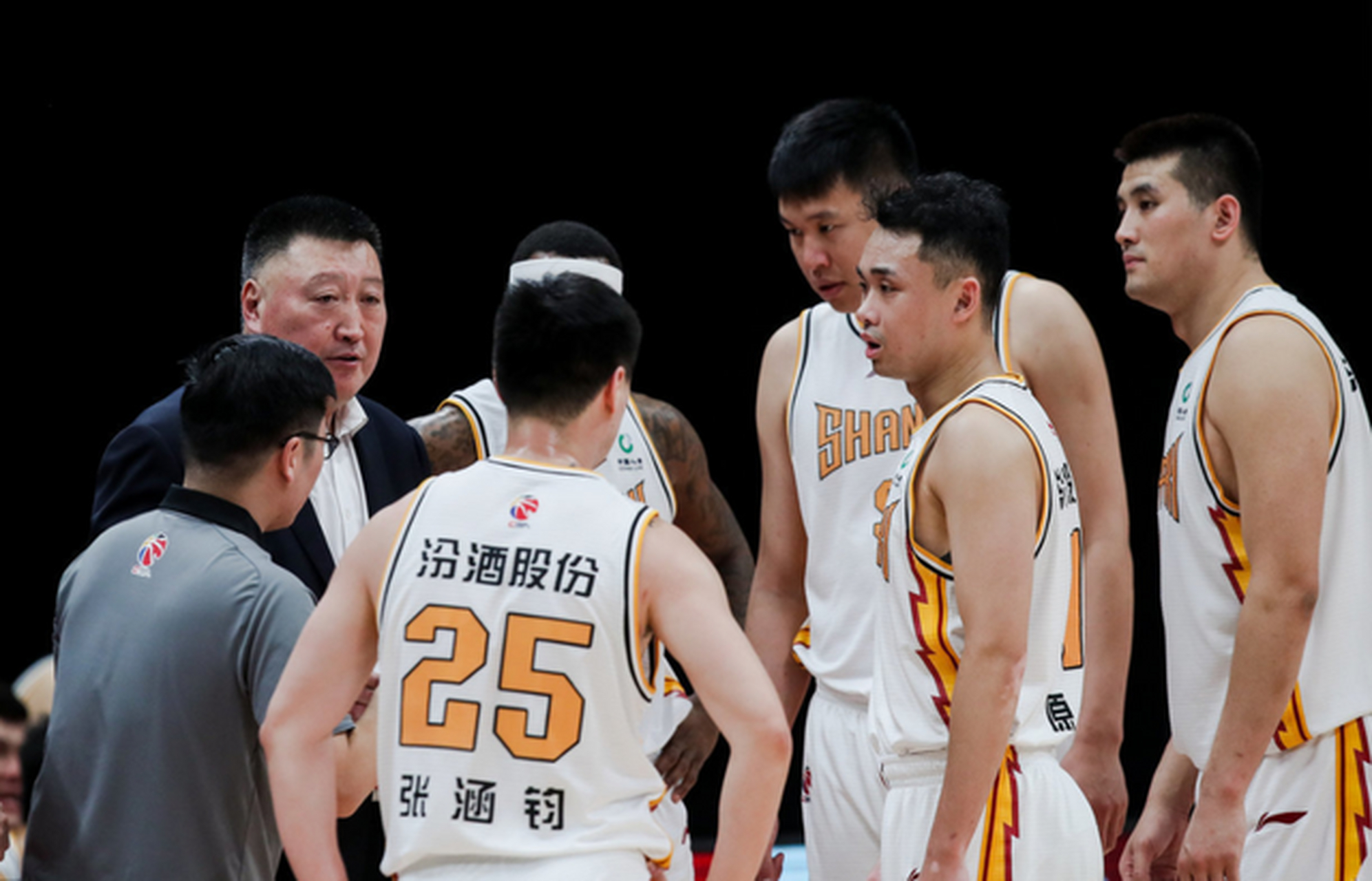 云南男篮战胜对手,取得胜利 云南男篮战胜对手,取得胜利