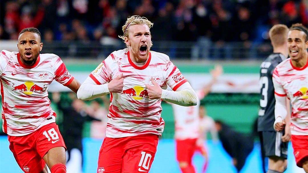 RB莱比锡低迷表现引发球迷不满 RB莱比锡低迷表现引发球迷不满