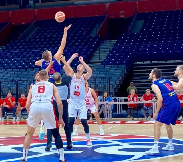 黑山主场战胜斯洛文尼亚,士气高涨 黑山主场战胜斯洛文尼亚,士气高涨