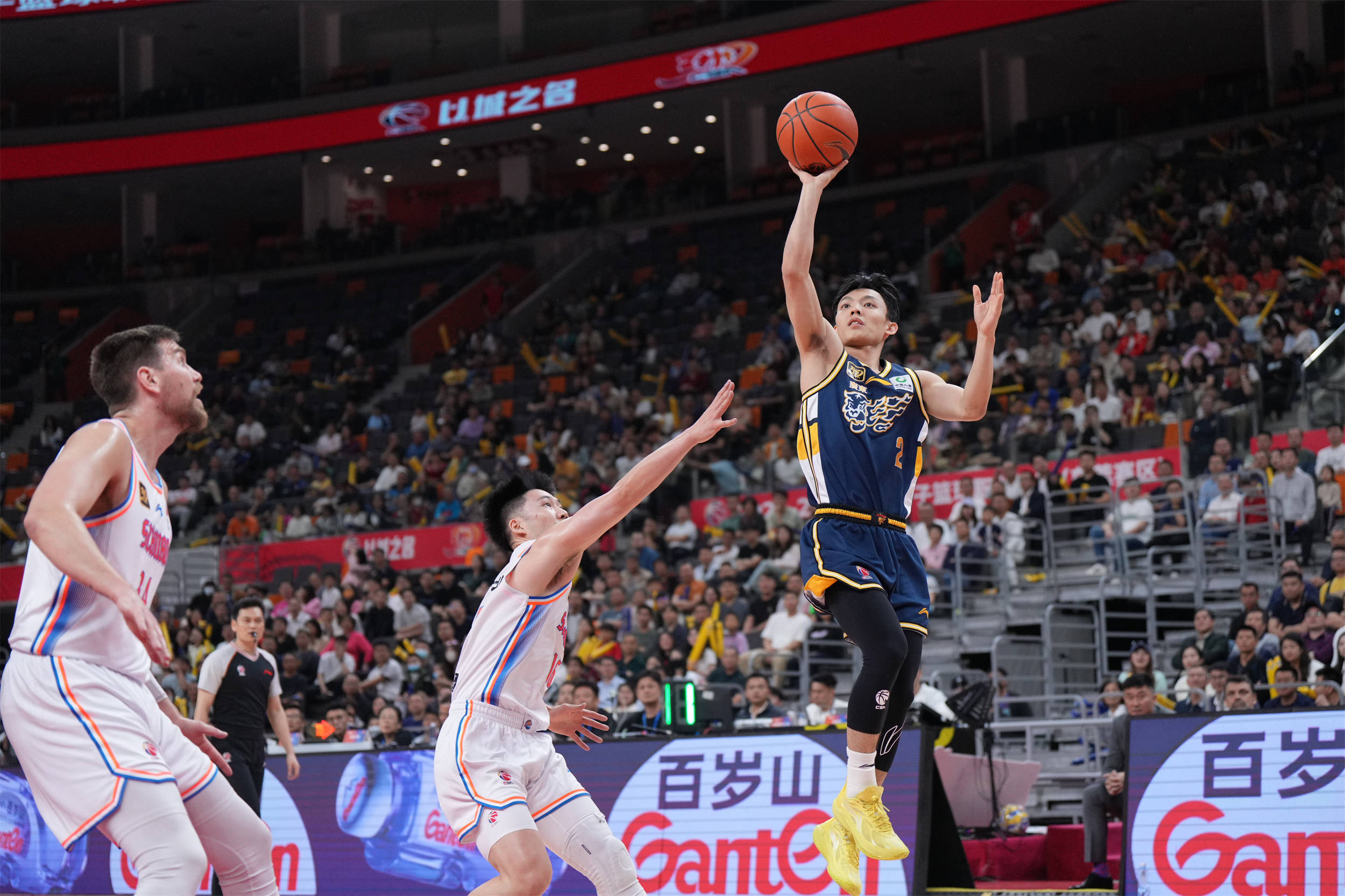 广西队击败四川队,取得胜利 广西队击败四川队,取得胜利