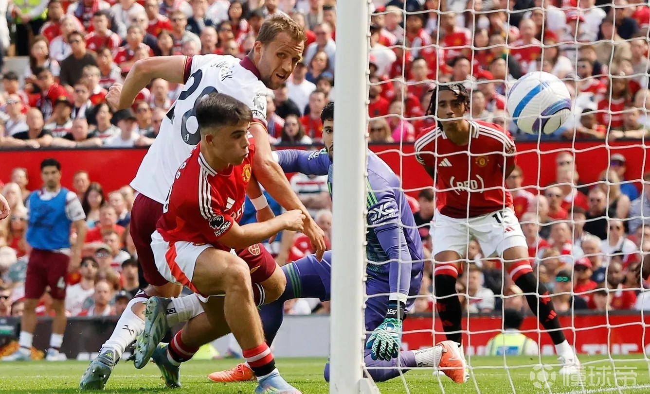 曼联连续三场不胜,争冠形势岌岌可危 曼联连续三场不胜,争冠形势岌岌可危