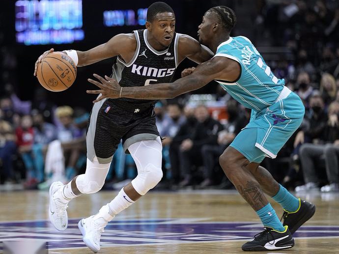 快船主场逆转黄蜂,利拉德独揽35+得分 快船主场逆转黄蜂,利拉德独揽35+得分