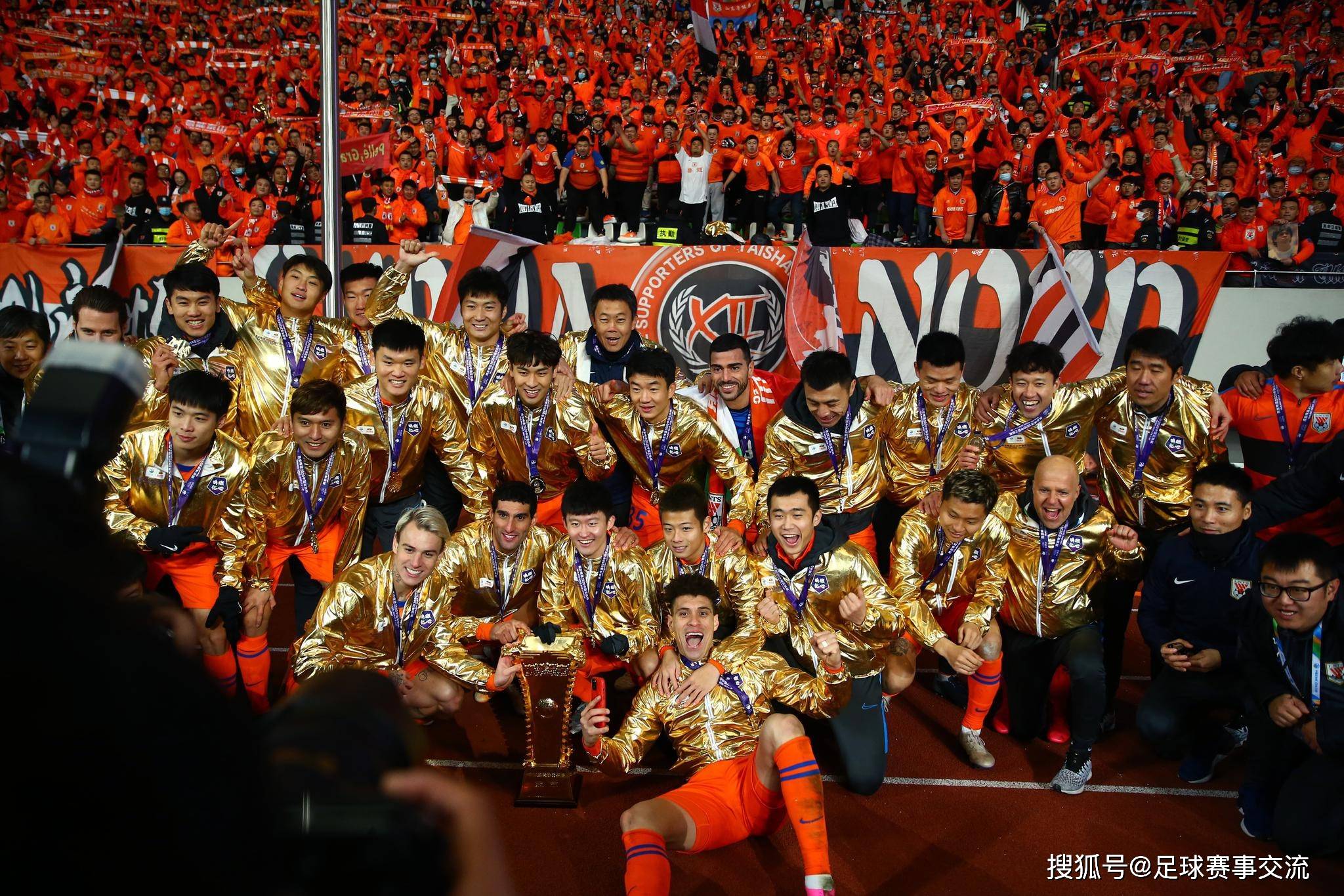 FB体育娱乐-包含足球赛场热血激战，球队拼尽全力的词条