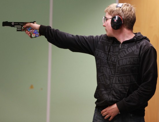 俄罗斯射击选手梅尔尼克成功夺得金牌 俄罗斯射击选手梅尔尼克成功夺得金牌