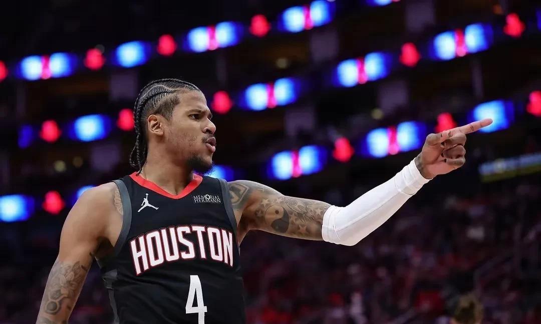 火箭队客场逆转胜出,振作雄心士气 火箭队客场逆转胜出,振作雄心士气