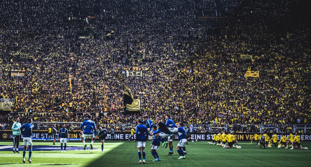 沙尔克04连胜势头不减,再次赢得比赛胜利 沙尔克04连胜势头不减,再次赢得比赛胜利