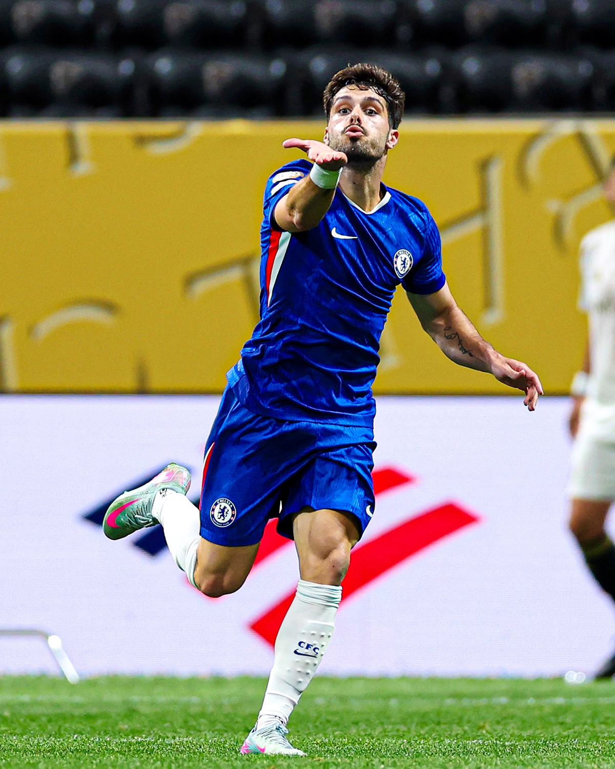 广东队员复出,迅速逆转比分取得关键胜利 广东队员复出,迅速逆转比分取得关键胜利