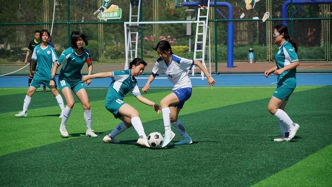 精妙配合!女足团队合作完美展现 精妙配合!女足团队合作完美展现