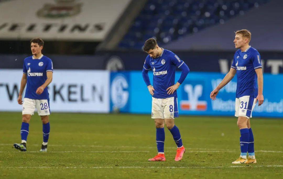 FB体育在线-包含沙尔克04遭遇惨败，需全力调整的词条