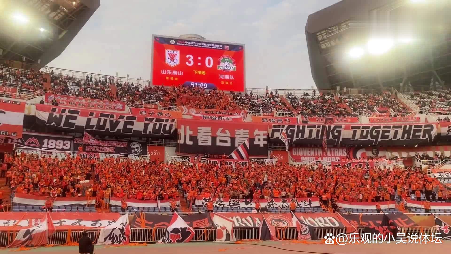 中国足球职业联赛中的精彩比拼! 中国足球职业联赛中的精彩比拼!