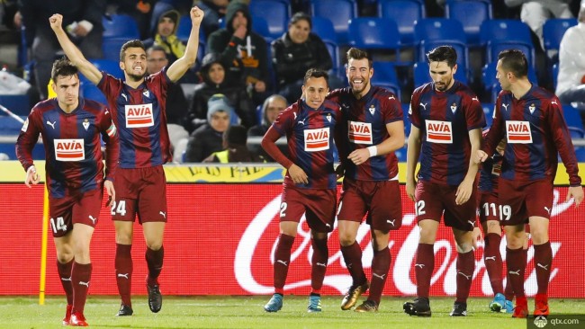 FB体育-埃瓦尔战胜对手，继续保持不败