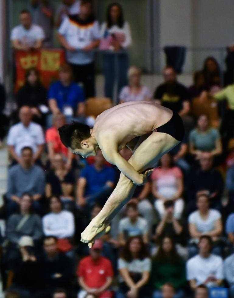 英国选手在跳水比赛中完美表现 英国选手在跳水比赛中完美表现