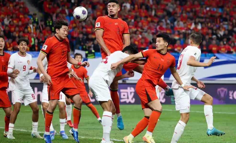 球队教练被曝曾带球队开趴，招致指责