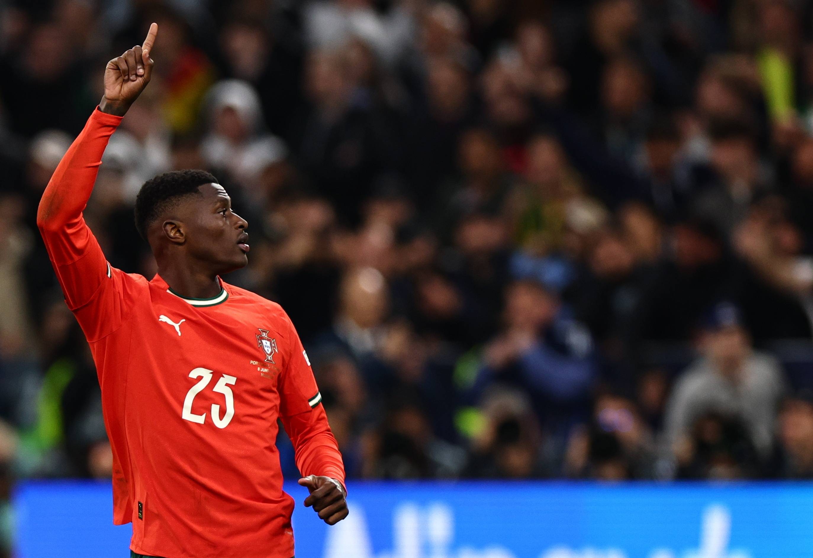 包含英格兰队全力以赴,欧国联决赛路坚步有力的词条 包含英格兰队全力以赴,欧国联决赛路坚步有力的词条