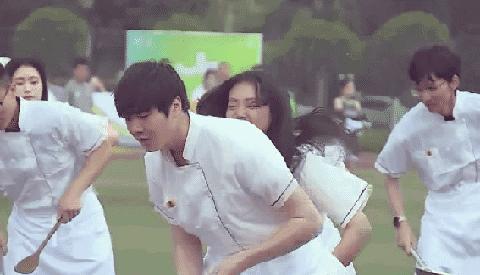 FB体育-精彩纷呈的比赛场面让人目不暇接的简单介绍