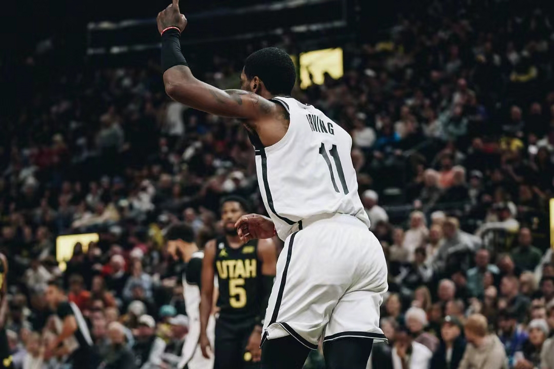 FB体育官方网站-篮网逆转勇士，客场豪取胜利