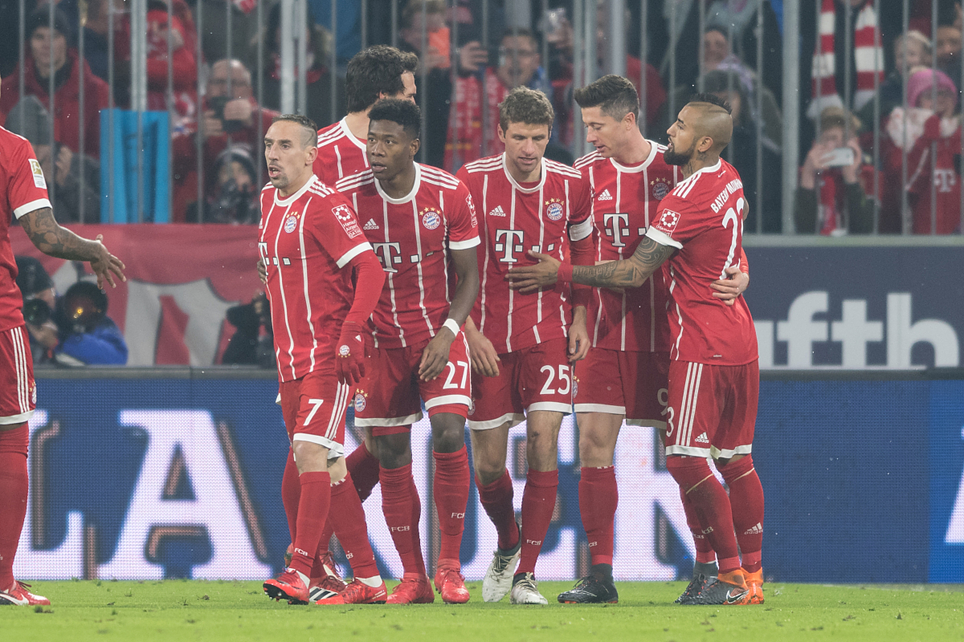 FB体育下载-拜仁慕尼黑客场0-4惨败，科隆获得德甲联赛胜利