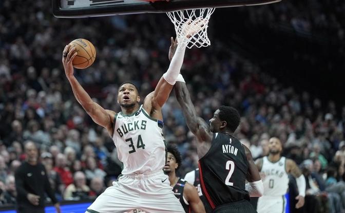 湖人主场轻取76人,戴维斯高效得分 湖人主场轻取76人,戴维斯高效得分