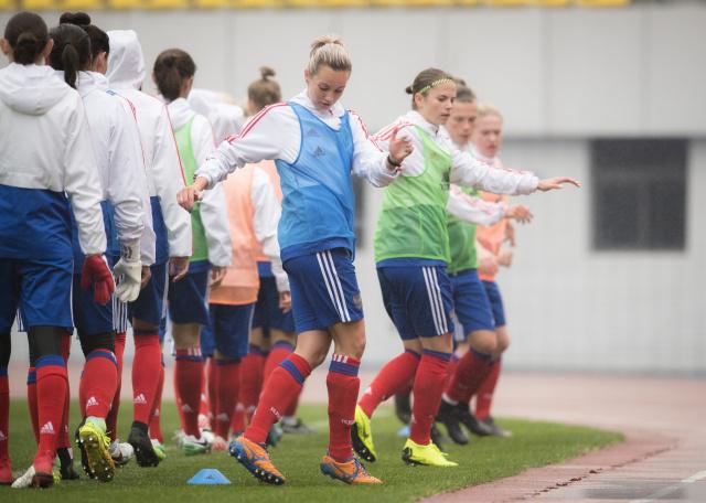 包含俄罗斯女足意外淘汰,表现不尽如人意的词条 包含俄罗斯女足意外淘汰,表现不尽如人意的词条